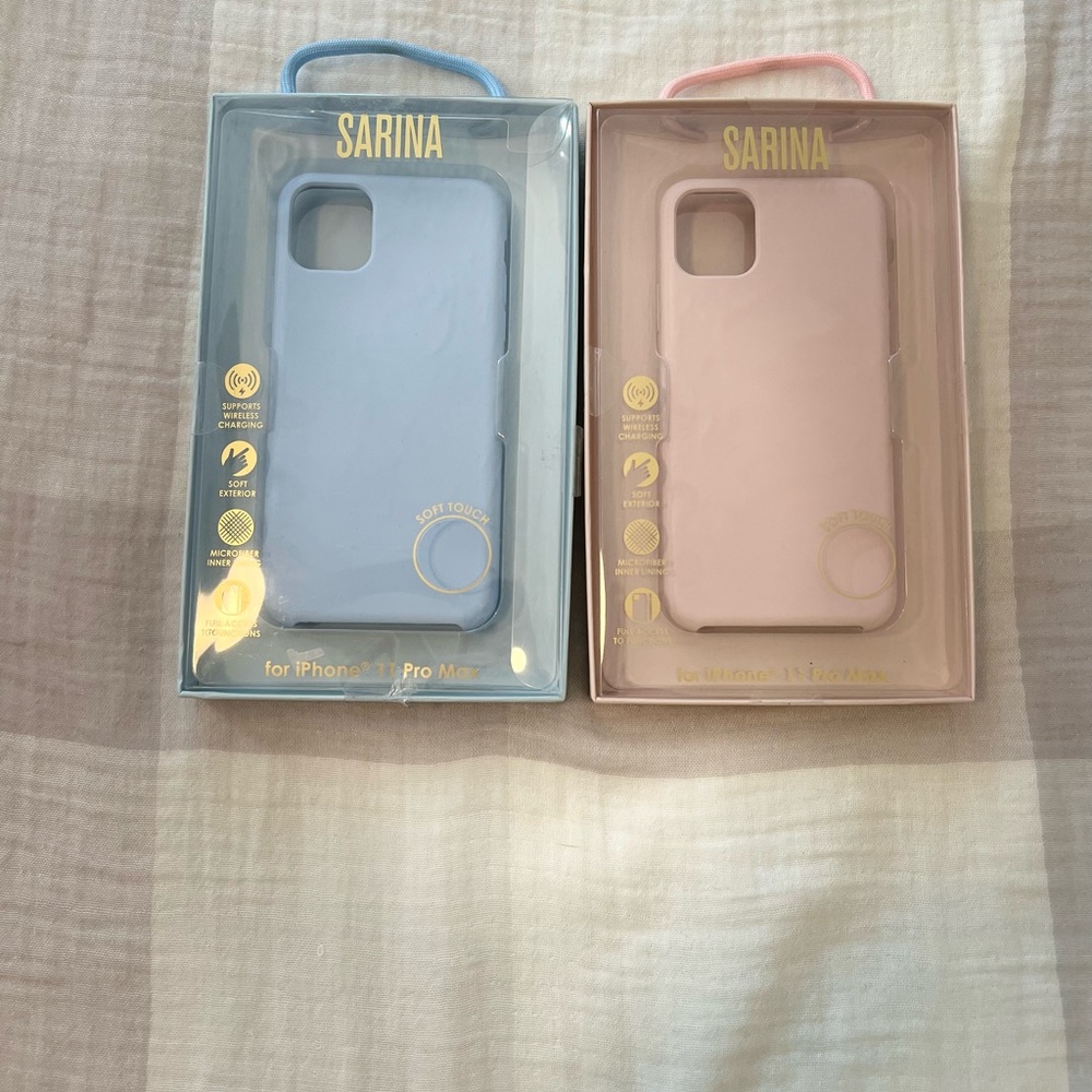 iPhone 11 Pro max Silicone Protective case bundle
Of 2. Unopened & new.